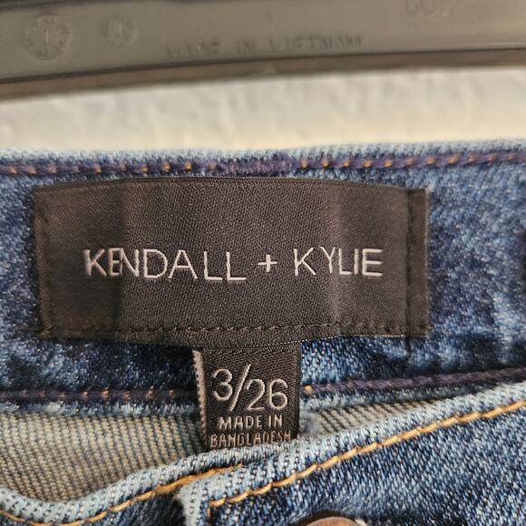 Kendall + Kylie Women's size 3/26 The Relaxed Skinny Distressed Jeans NWT‎ - Picture 4 of 8